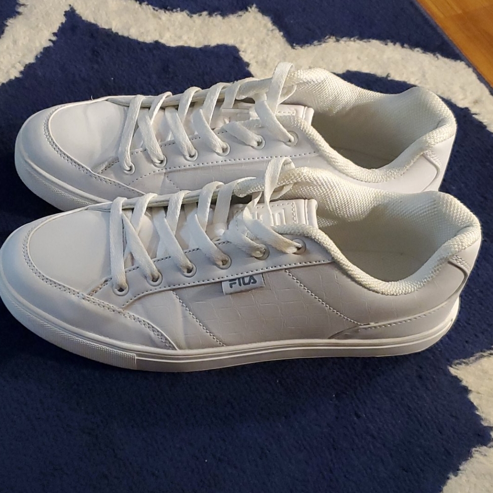 Fila size 10 white casual leather shoe